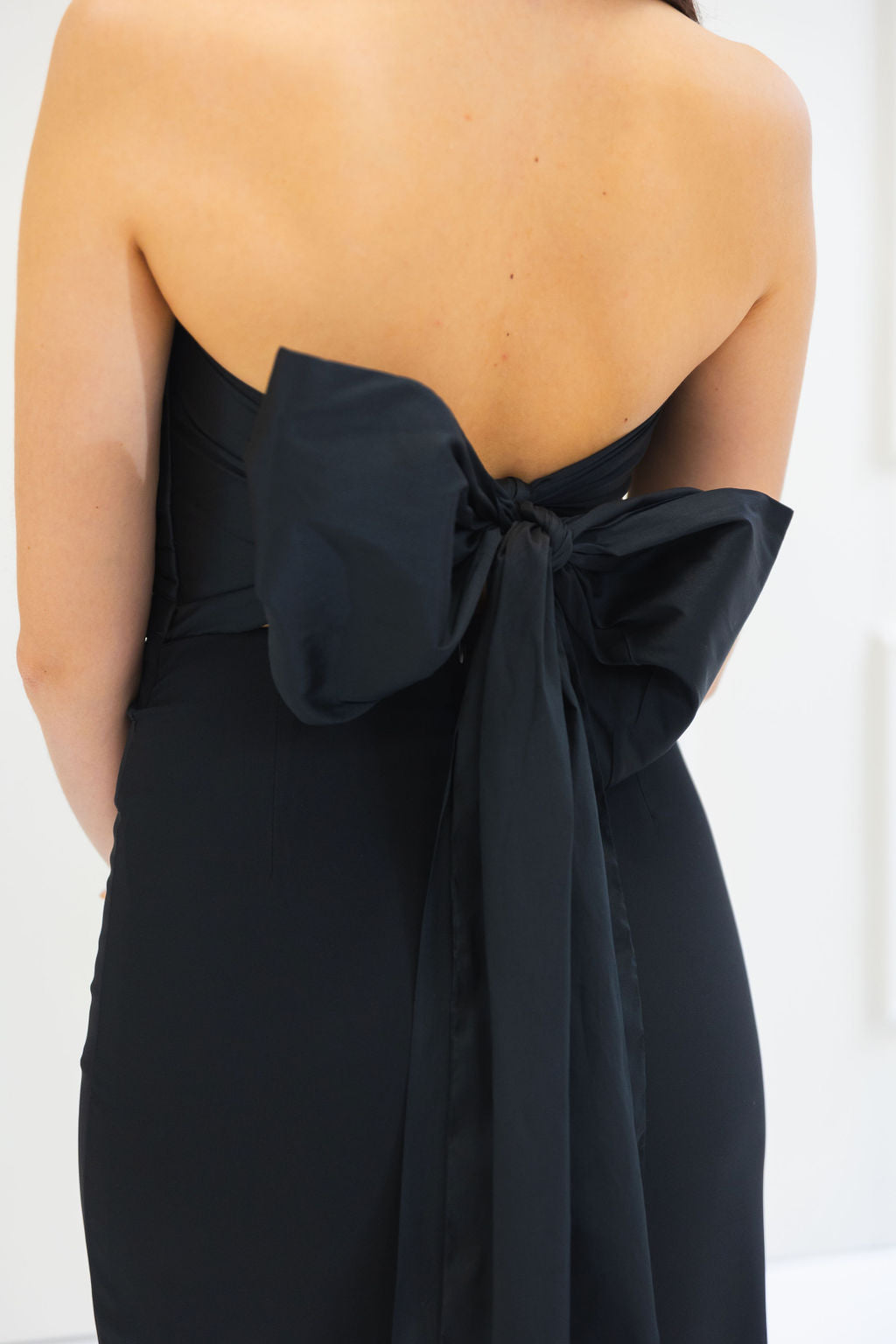 BLACK CREPE AND TAFFETA GOWN WITH BOW