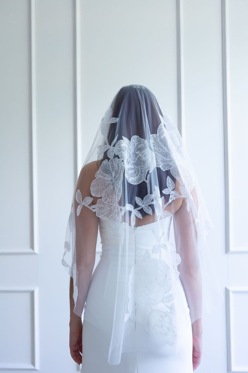 SHORT LACE VEIL