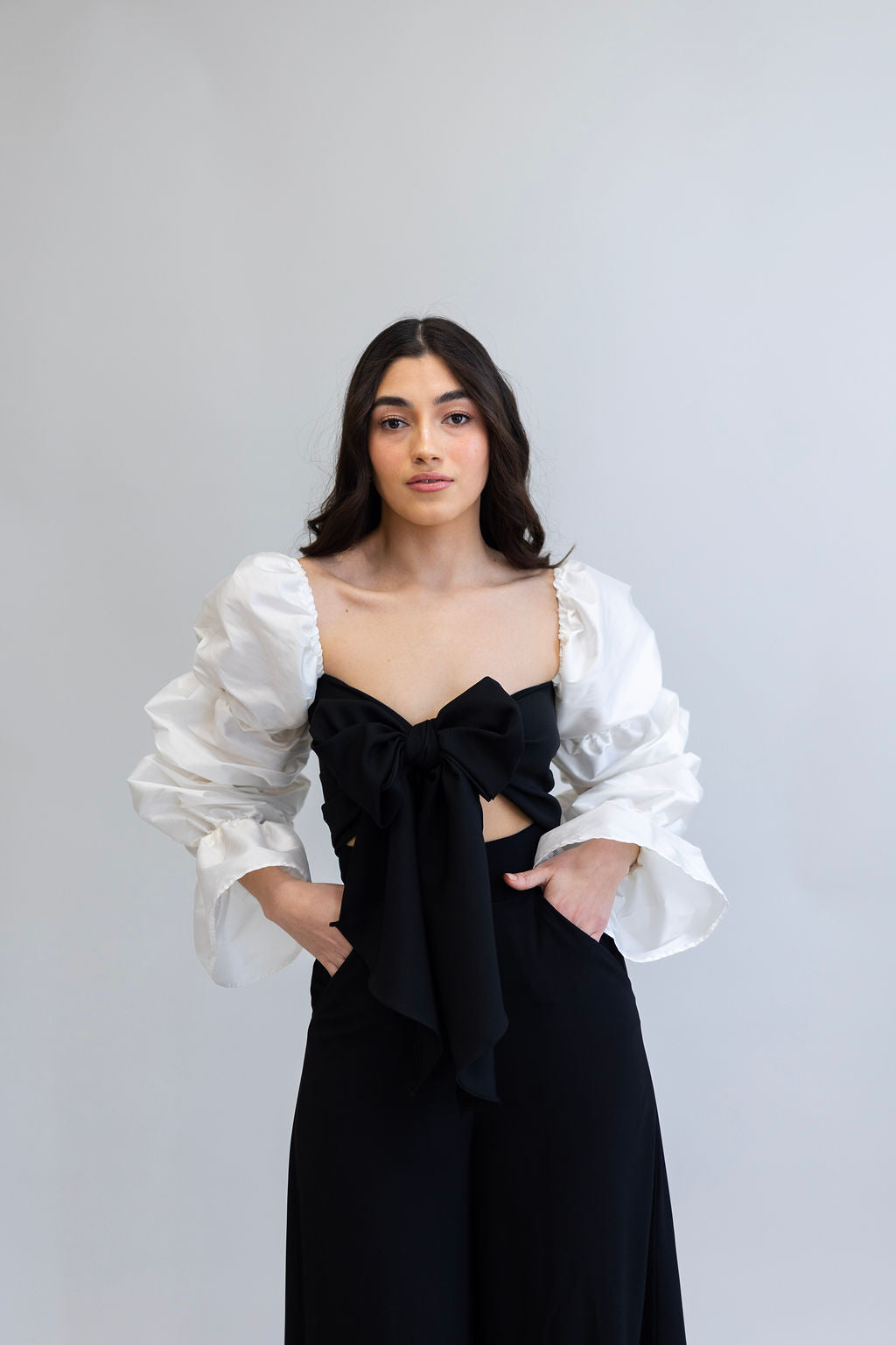 PUFFY SLEEVES TOP IN BLACK & WHITE