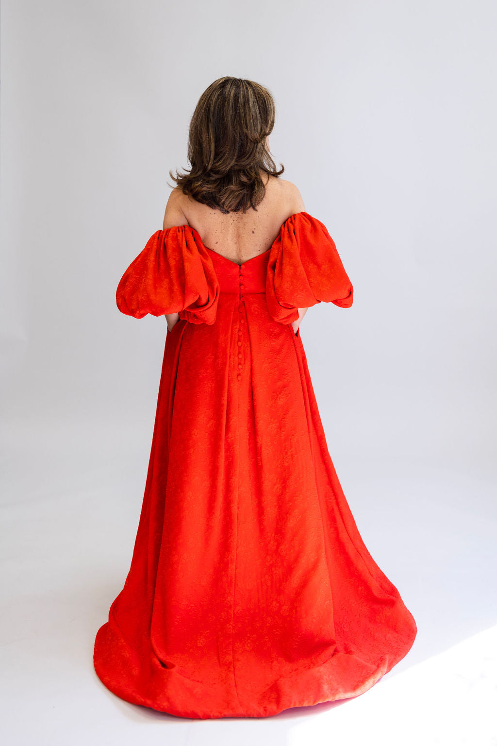 RED CLASSIC BALLGOWN WITH PUFFY SLEEVES