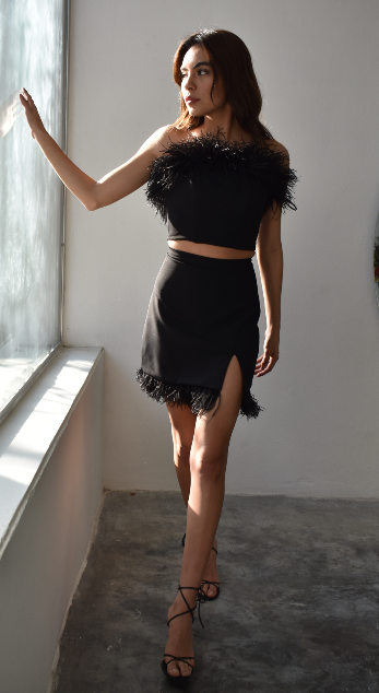 Mini skirt with feathers in black