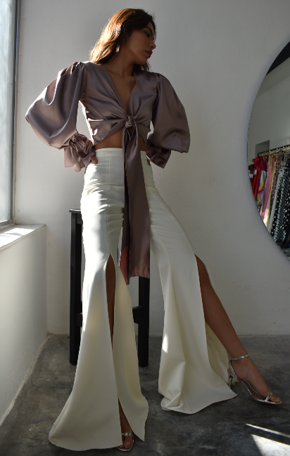 Flare pants with a twist in ivory