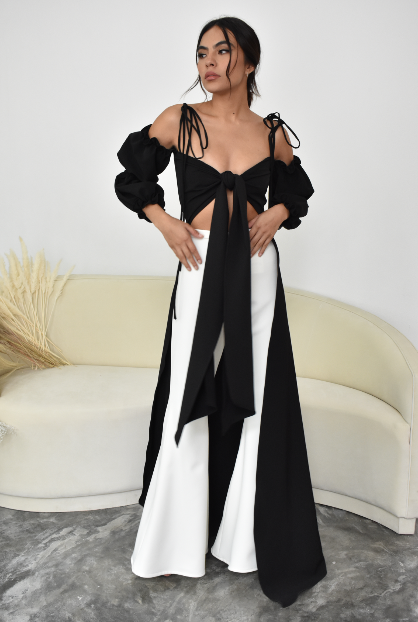 THE MAXI TOP IN BLACK