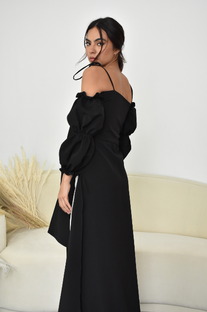THE MAXI TOP IN BLACK