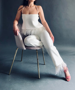 BACKLESS TOP WITH FEATHERS IN WHITE