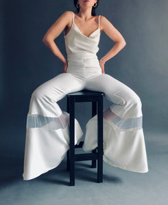 YOUR FAVE FLARE PANTS WITH A TWIST IN WHITE