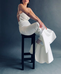 YOUR FAVE FLARE PANTS WITH A TWIST IN WHITE