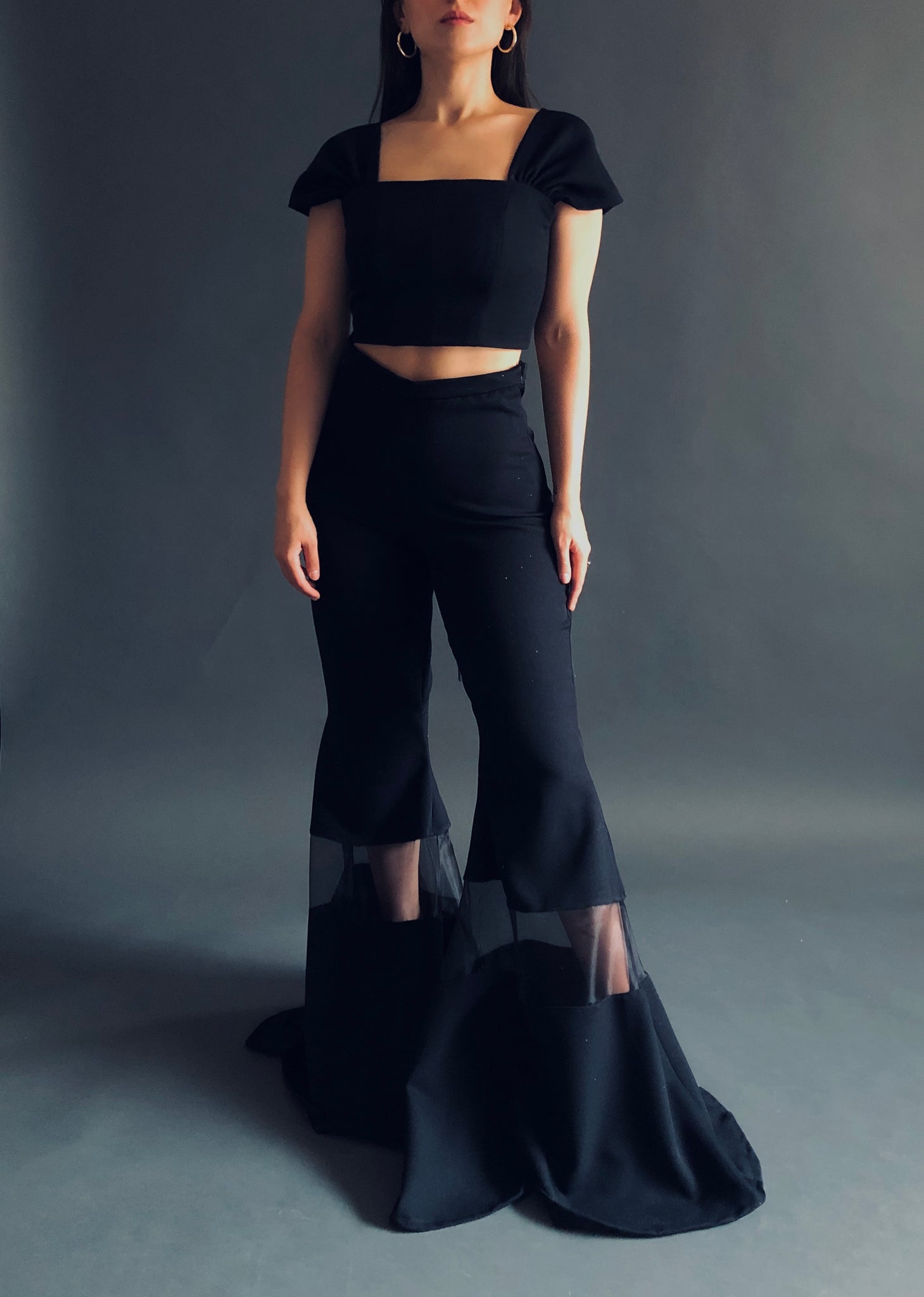 YOUR FAVE FLARE PANTS WITH A TWIST IN BLACK