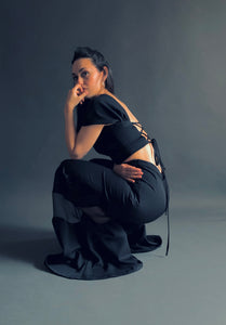 YOUR FAVE FLARE PANTS WITH A TWIST IN BLACK