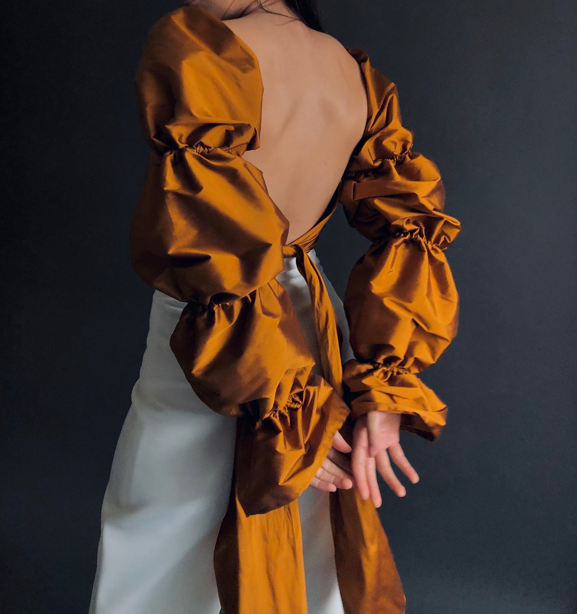 PUFFY SLEEVES IN MUSTARD GOLD