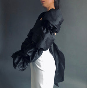 PUFFY SLEEVES IN BLACK