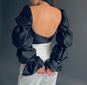 PUFFY SLEEVES IN BLACK