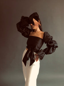 PUFFY SLEEVES IN BLACK