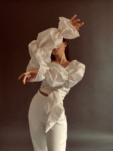 PUFFY SLEEVES IN WHITE