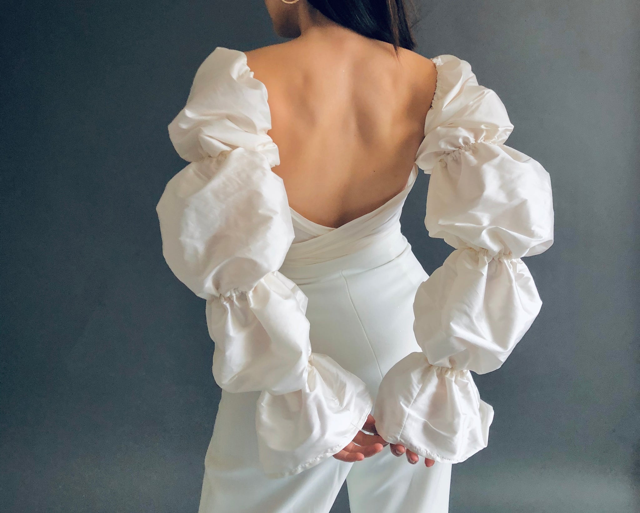 PUFFY SLEEVES IN WHITE