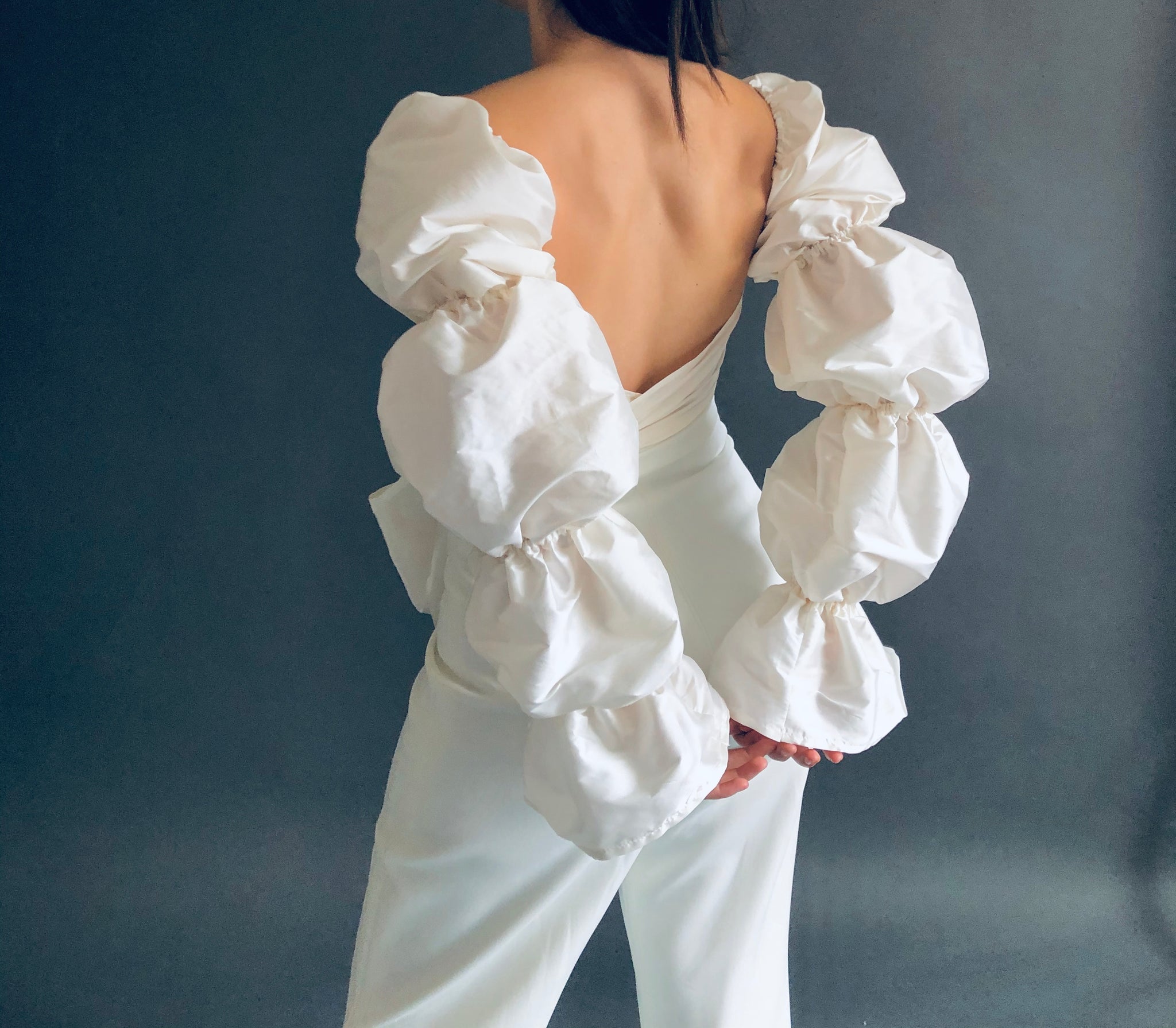 PUFFY SLEEVES IN WHITE
