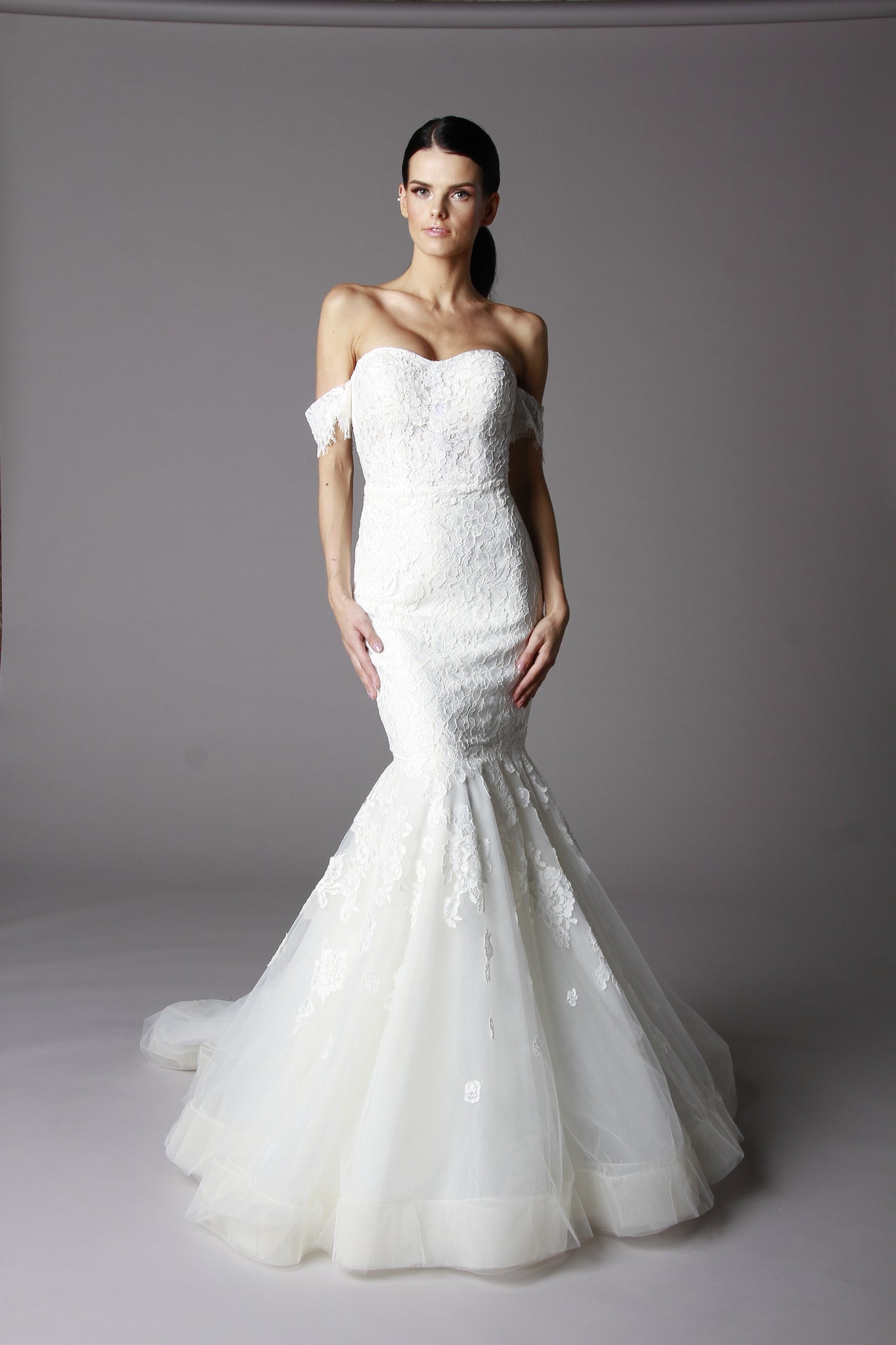 MERMAID LACE GOWN