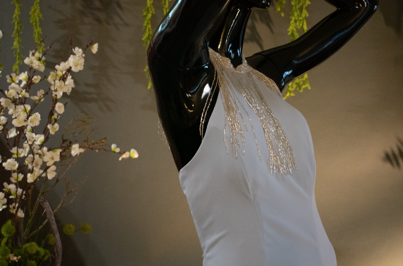 FRINGE HALTER NECK WITH A TWIST