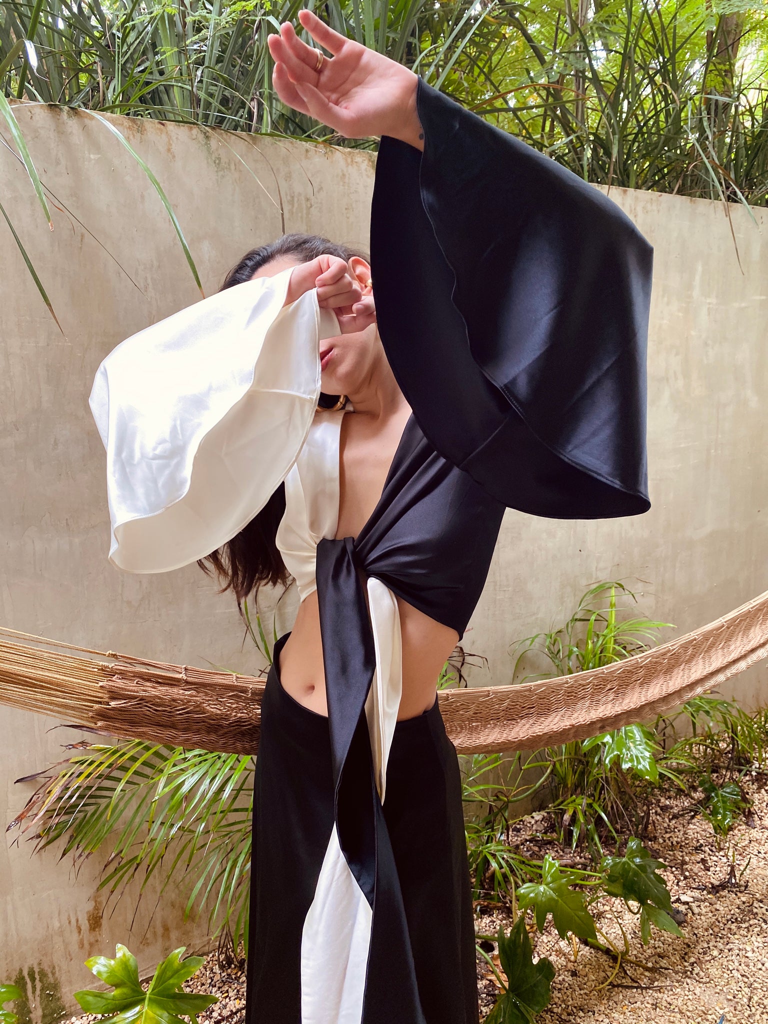 BASIC BOHO TOP IN BLACK AND WHITE